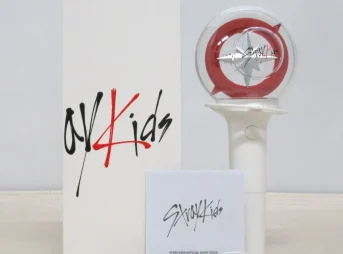 Stray Kids OFFICAL LIGHT STICK を奈良県奈良市のお客様よりお譲りいただきました！