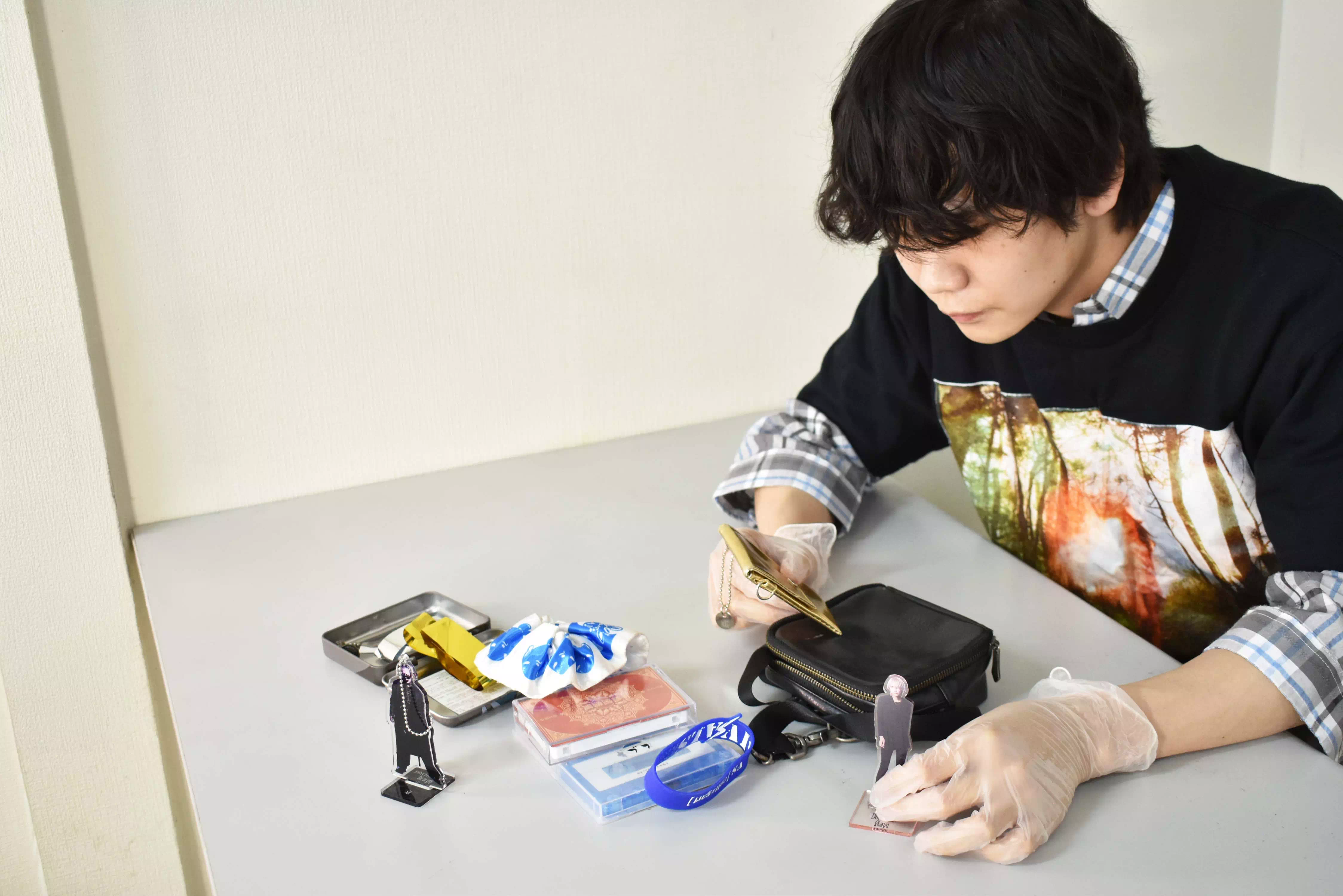アーティストグッズ専門の買取スタッフが在籍