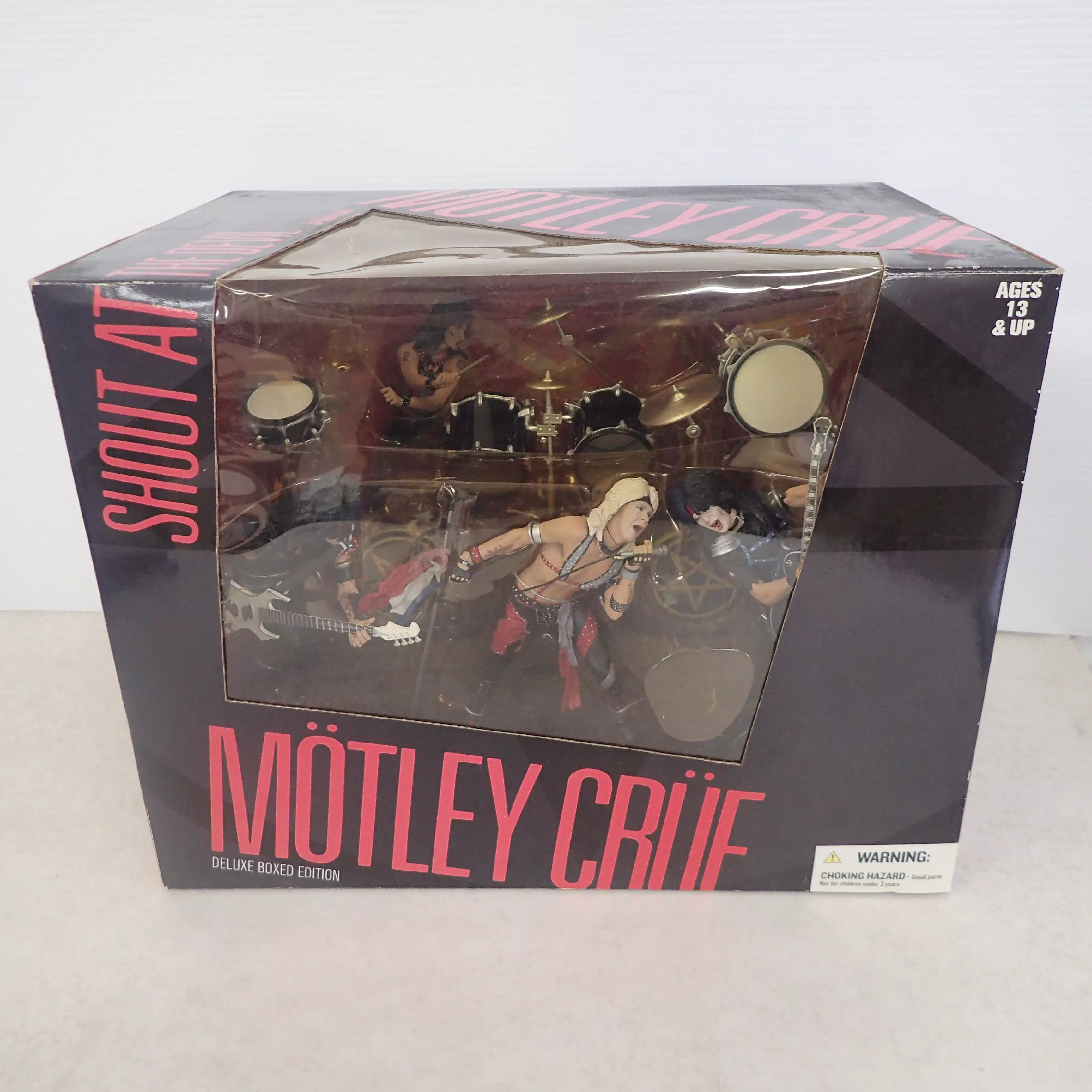 MÖTLEY CRÜE『Shout at the devil DELUXE BOXED EDITION』