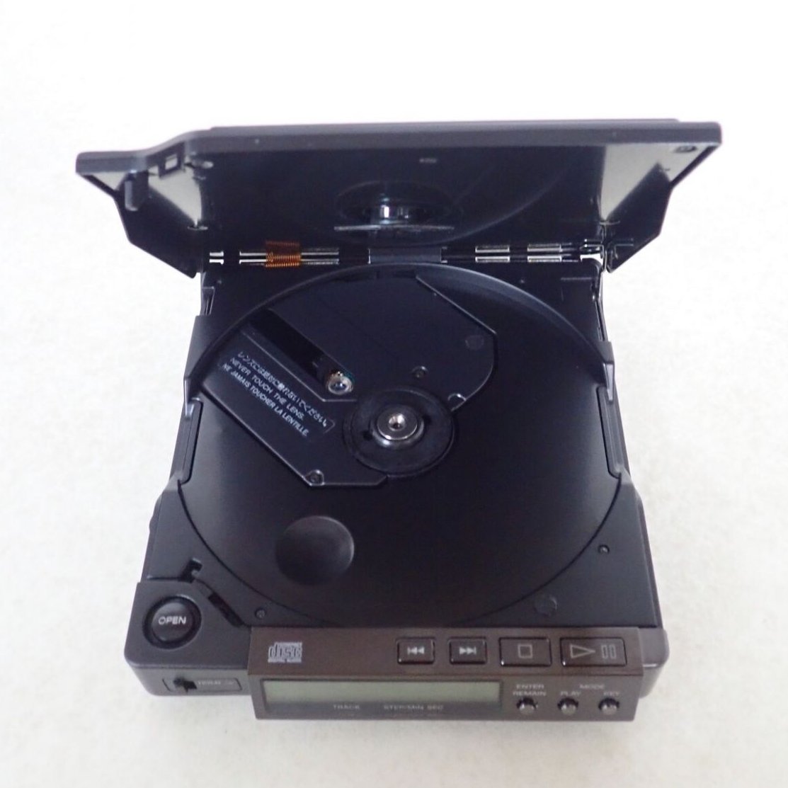 SONY「Discman D-Z555」CDプレーヤー ディスクカバー