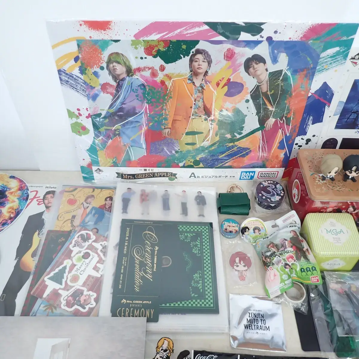 『一番くじ Mrs. GREEN APPLE』A賞ビジュアルボードや小物グッズ