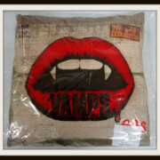 VAMPS LIVE 2012 大阪宿泊プラン限定 クッションレア度★★★★★☆☆☆☆☆ VAMPS LIVE 2012 大阪宿泊プラン限定 クッション
